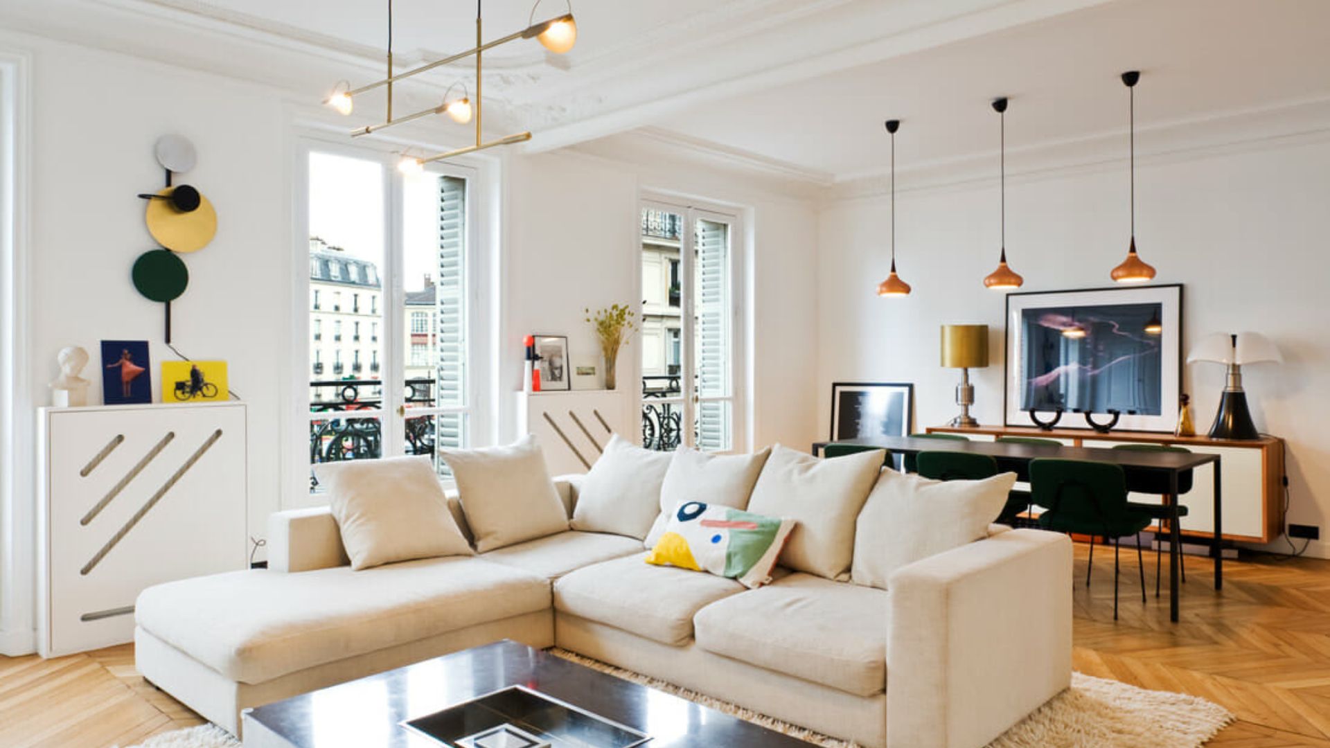 A House Showing How to Decorate a Modern Apartment